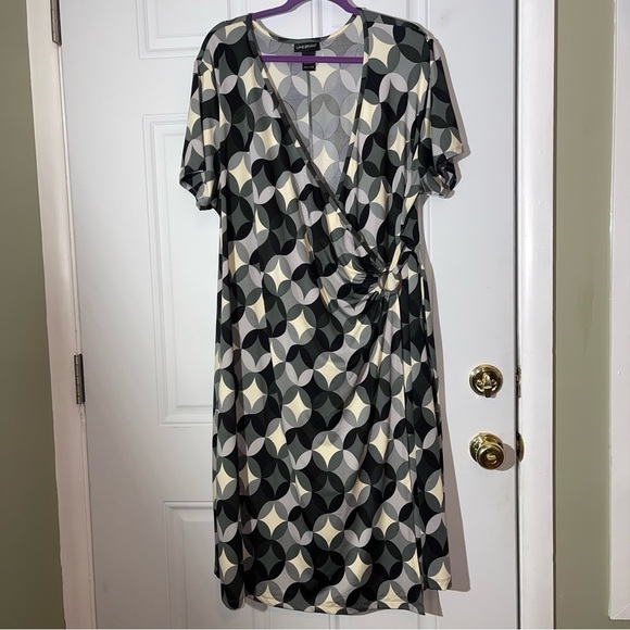 ❤️2/$15 or 3/$21❤️ Lane Bryant Wrap-Around Dress, Size 22/24 - Picture 1 of 11